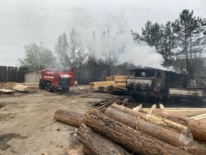 В Амурской области мощный пожар с пилорамы перешел на лес