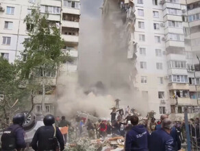 У обрушившегося дома в Белгороде рухнула крыша Спасателей накрыло обломками