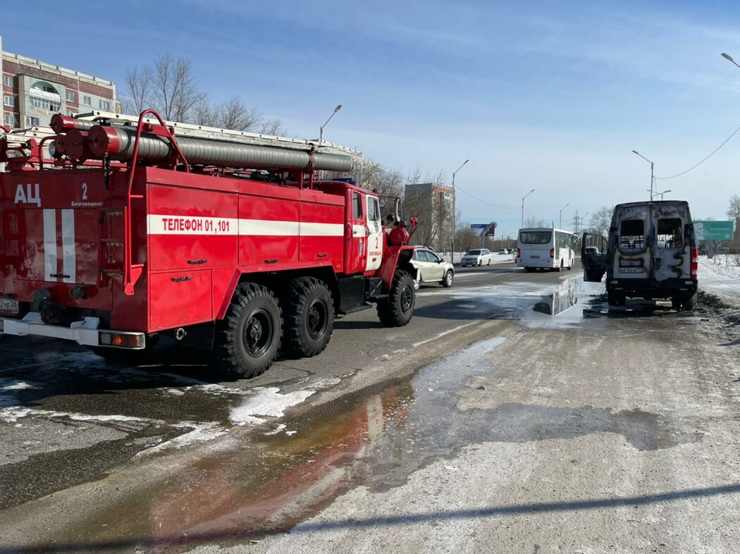 ЧП в микрорайоне Благовещенска: там вспыхнул и дотла сгорел автобус (фото,  видео) | 09.02.2021 | Благовещенск - БезФормата