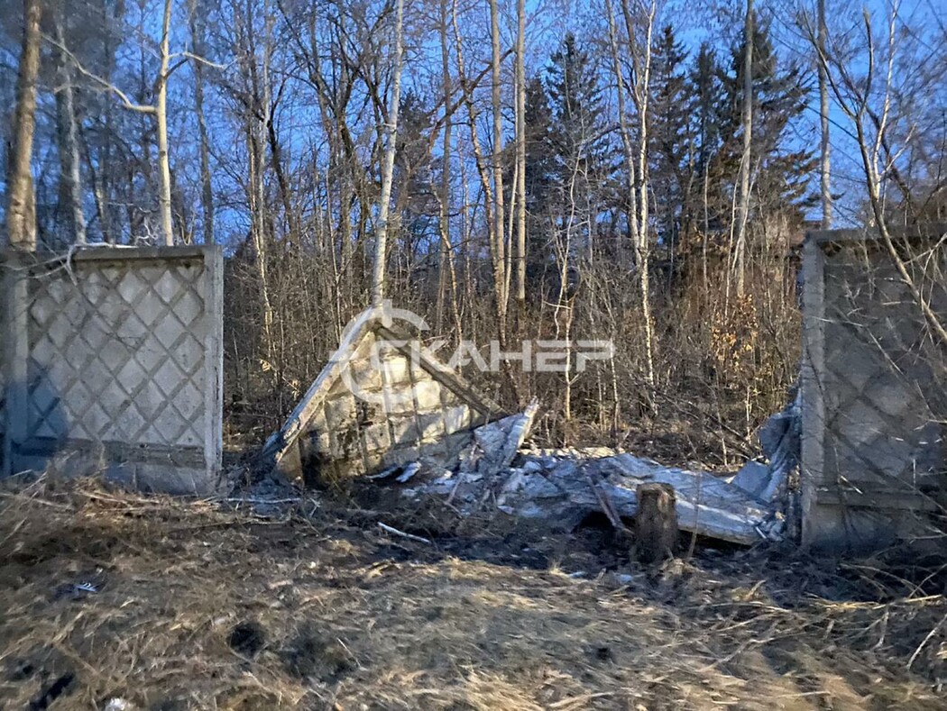 В Завитинске пьяный водитель на огромной скорости влетел в забор (фото) |  30.04.2023 | Благовещенск - БезФормата