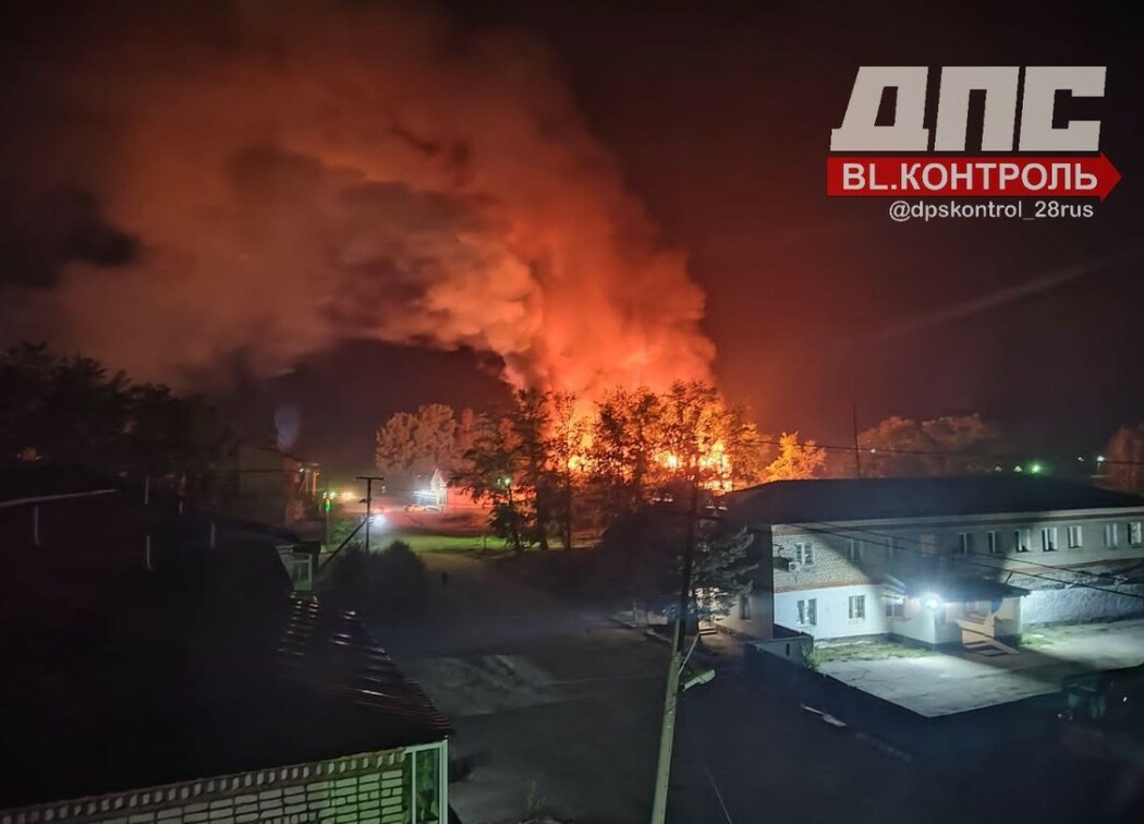 Зарево было видно отовсюду. В Амурской области ночью сгорел двухэтажный дом  ▸ Amur.Life