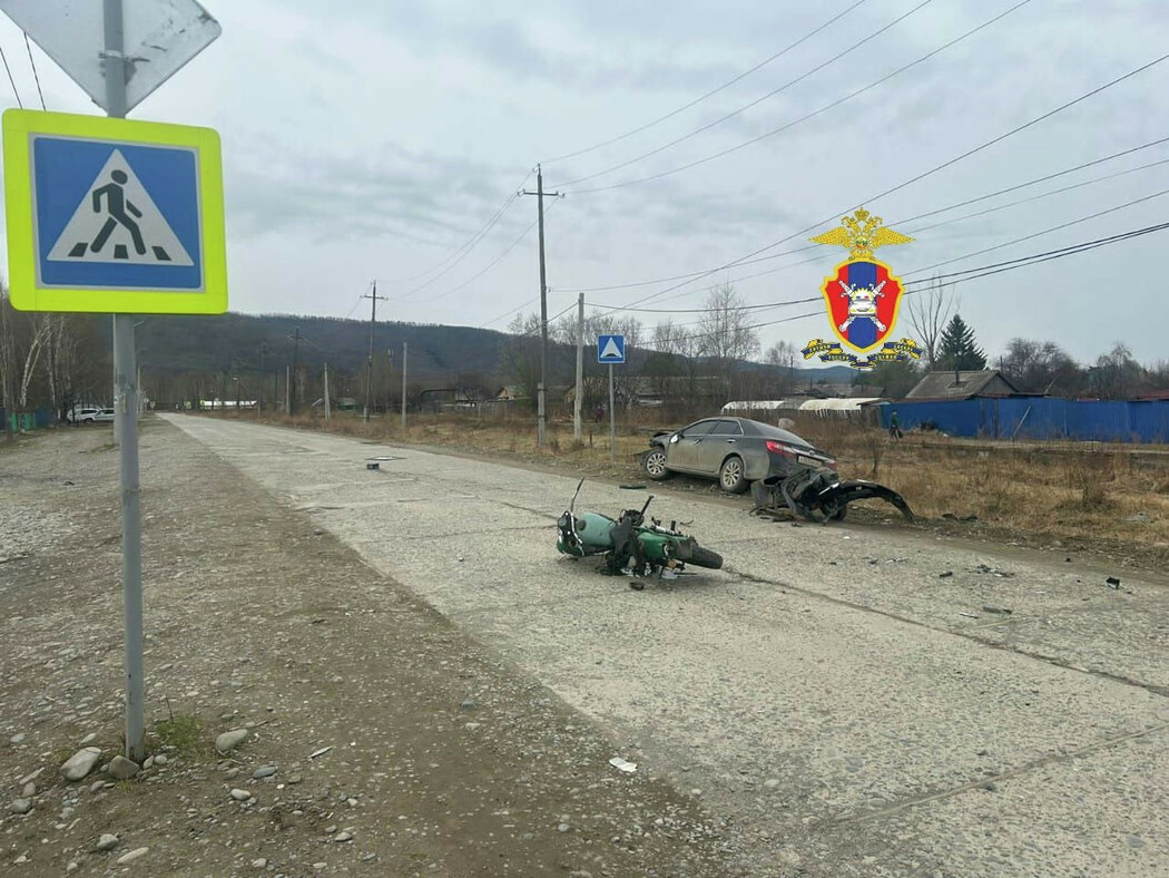 Toyota снесла мотоцикл. Погиб 17-летний подросток, ехавший в люльке (фото,  видео) ▸ Amur.Life