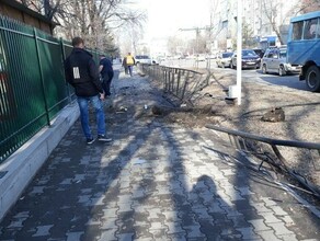 Утром в центре Благовещенска произошло ДТП Снова пострадало городское имущество 