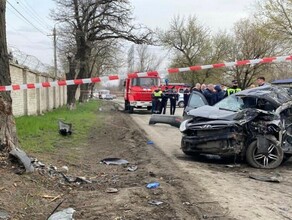 Трагедия в Ростовской области машина с подростками врезалась в дерево пятеро погибли Сидевшему за рулем было всего 14 лет