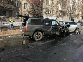 В Хабаровске пьяный водитель внедорожника разбил 4 машины погибла семейная пара видео