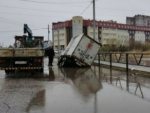 Беспрецедентное количество ям Мэр Благовещенска признал что в городе сложилась тяжелая ситуация с состоянием дорог 