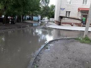 Одни ямы лужи глубокие В Благовещенске пожаловались на разбитый Крестьянский переулок фото