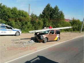 В Благовещенске таксист подвез столб