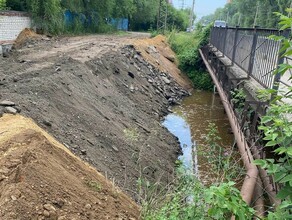 На реке Бурхановка в Благовещенске завершились работы по укреплению дамбы для защиты домов фото видео