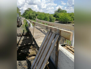 В Маркове местные жители на месте разрушенного паводком моста построили новый