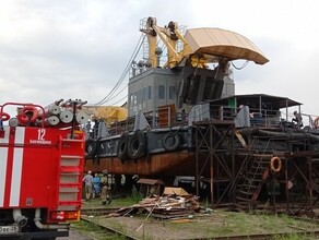 В торговом порту Благовещенска загорелась техника 