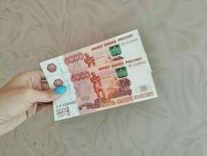 Амурчане начали получать выплаты по 10 000 рублей на школьников