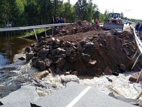 Движение по федеральной трассе Амур открыли частично Прокуратура начала проверку по факту обрушения дороги фото