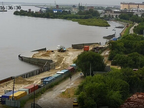 В Благовещенске прибывающая в Зее вода вплотную подошла к строящейся набережной фото