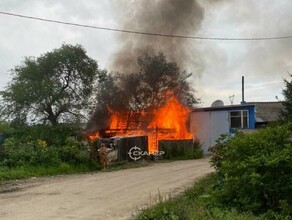 В Благовещенске дотла сгорел деревянный дом 