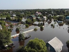 В УстьИвановке все больше домов уходит под воду Затопленное село сняли с воздуха видео