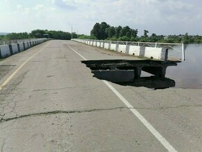 Затяжные дожди и полноводные реки продолжают ухудшать дорожную ситуацию в Приамурье