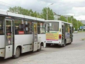 Школьнице Благовещенска водитель прижал руку дверью автобуса