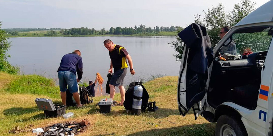 Водолазы в Шимановском районе нашли утонувшего мужчину