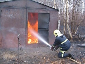 В Благовещенске сгорели гаражи