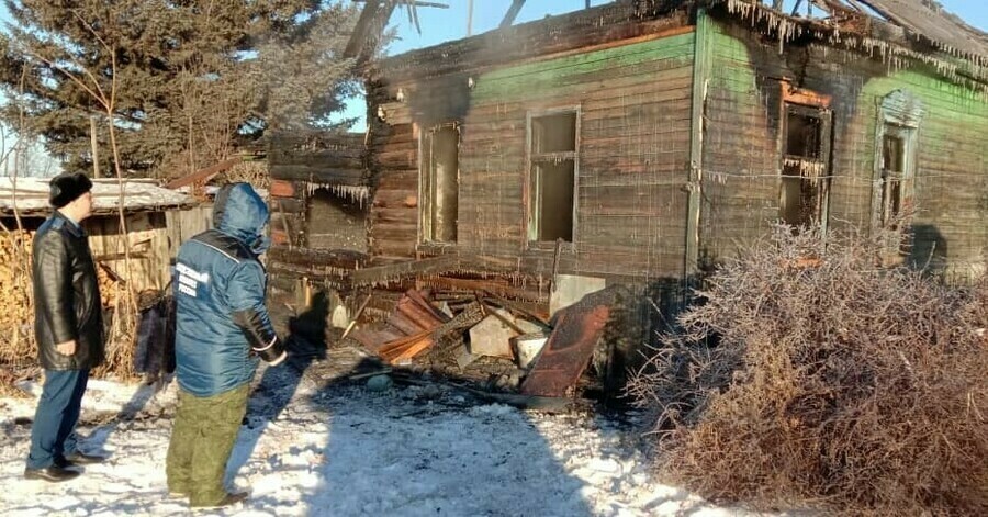 Дело не в проводке следователи назвали вероятную причину пожара в Шимановске где сгорела вся семья с двумя детьми