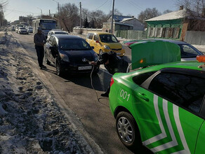 В центре Благовещенска забывчивый водитель заблокировал движение транспорта