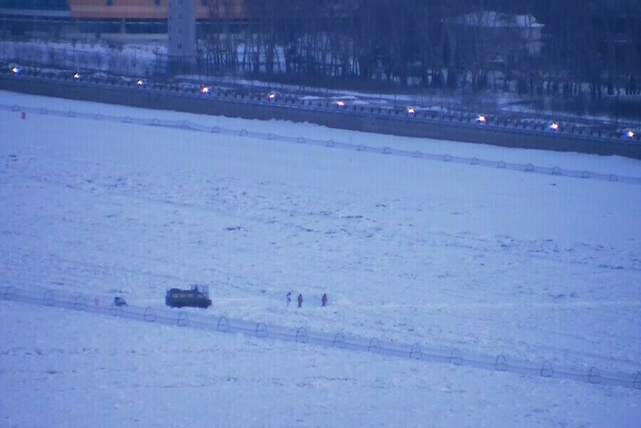 Двое жителей Китая тайно ушли из Благовещенска в Хэйхэ по льду Амура