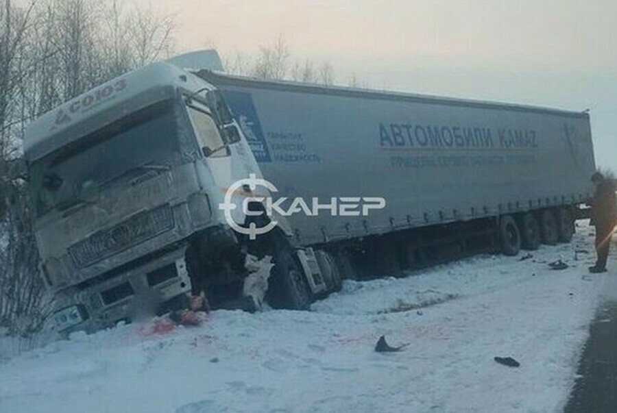 На трассе Благовещенск  Гомелевка фура столкнулась с иномаркой У женщиныводителя отнялись ноги