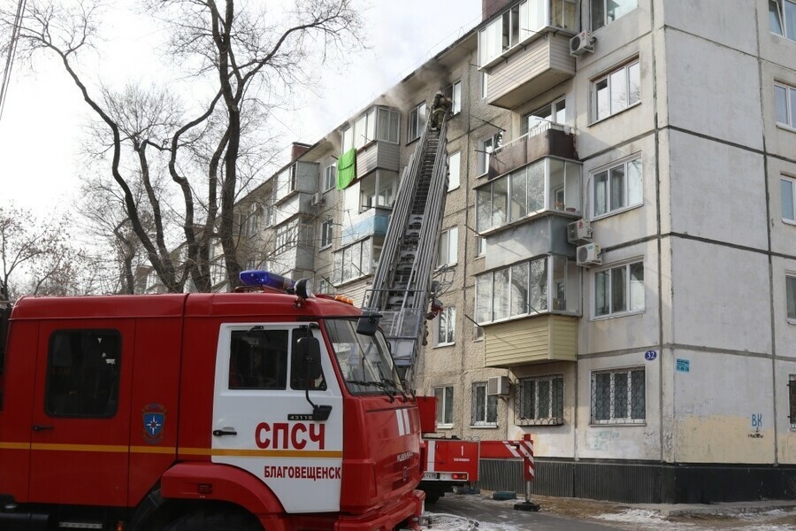 В Благовещенске изза пожара эвакуировали жителей многоквартирного дома