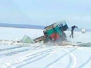 Утонувший на Зейском водохранилище грузовик достают водолазы из Приморья