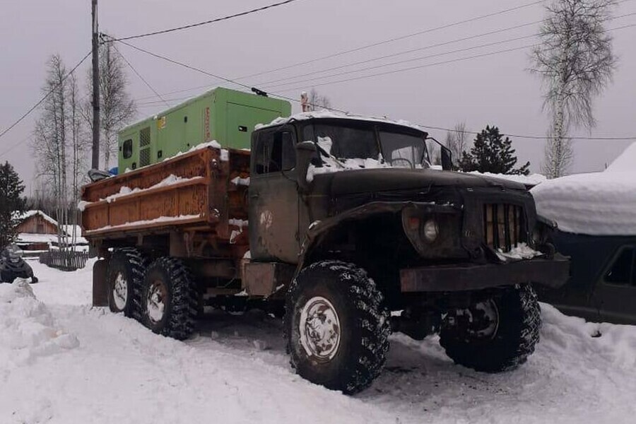 В Красноярском крае у грузовика взорвалось колесо и убило ребенка