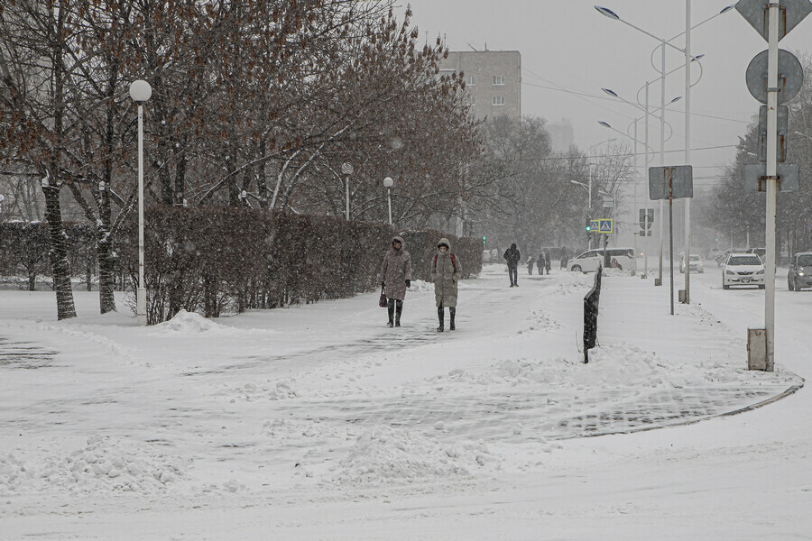 Погода 14 дней амурский. Метель в городе фото. Сильный снегопад. Снег метель в городе. Снег и ветер.