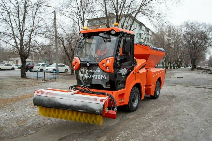 Пять в одном новый комбинированный спецавтомобиль попробует убирать улицы Благовещенска фото