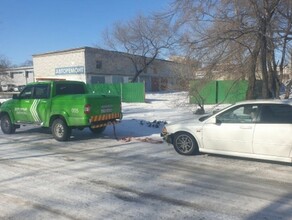 В Благовещенске Дорожный патруль подбросил заглохшее авто до мастерской 