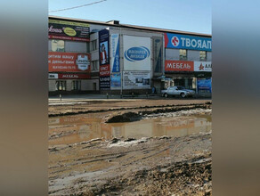 Дорога весенняя благовещенцы показали разбитую улицу Мухина в районе ТРЦ Острова 