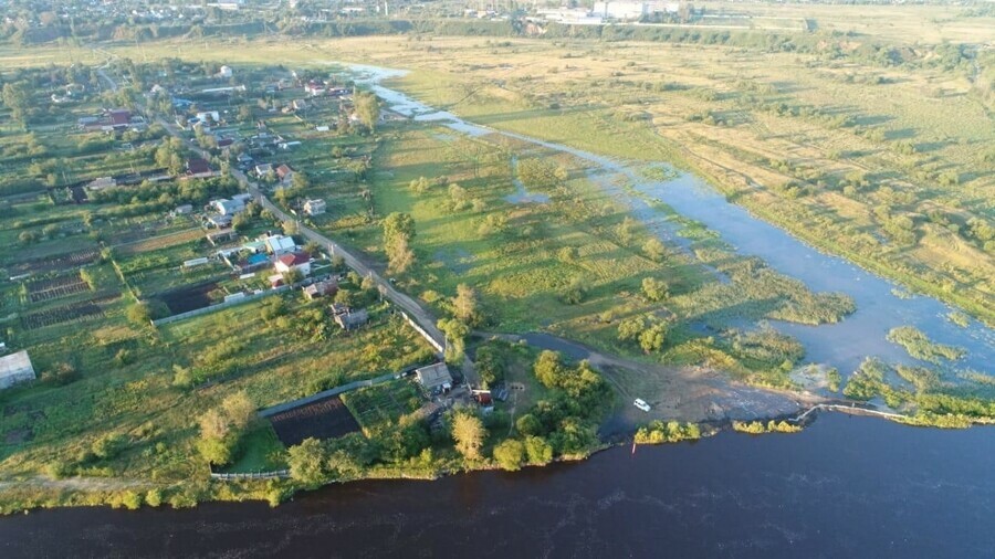 В Белогорске продолжает прибывать вода Там строят дамбы на случай эвакуации развернули ПВР фото видео