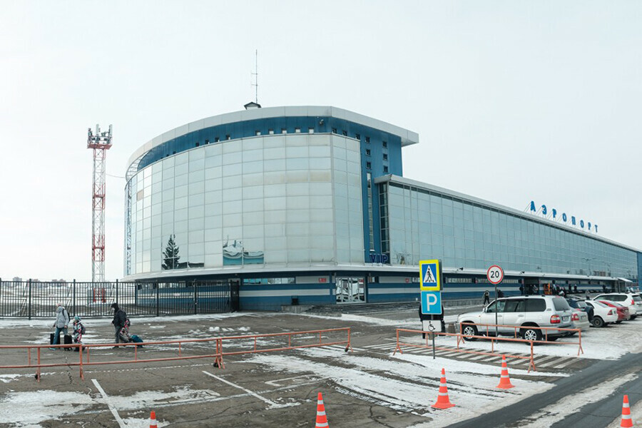 Самолет летевший в Благовещенск изза отказа двигателя экстренно сел в Иркутске