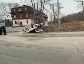 На окраине Благовещенска заметили врезавшийся в дерево марк фото