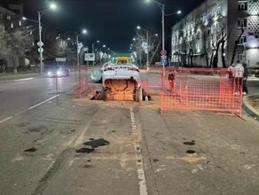 В Благовещенске иномарка залетела в перекоп на Калинина