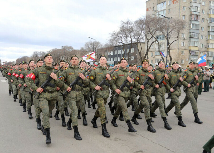 Больше тысячи военнослужащих приняли участие в репетиции Парада Победы в Благовещенске