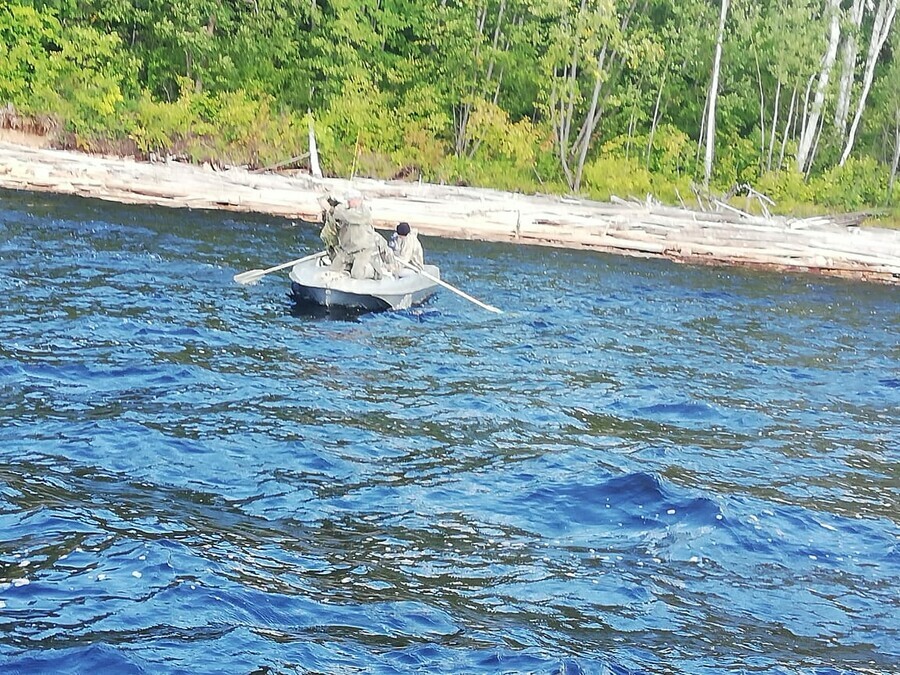 Спасатели эвакуировали с Бурейского водохранилища рыбаков