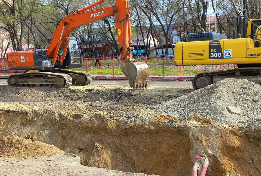 На улице Ленина в Благовещенске меняют ветхую теплотрассу