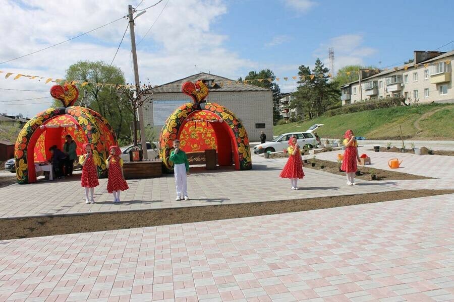 Отдаленный район Благовещенска становится зеленее и комфортнее