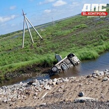 В Амурской области в болоте нашли перевернутый автомобиль 