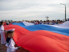 На набережной Благовещенска День России отметили праздничным концертом фото 