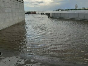 Амур наступает нижний ярус благовещенской набережной стремительно уходит под воду фоторепортаж