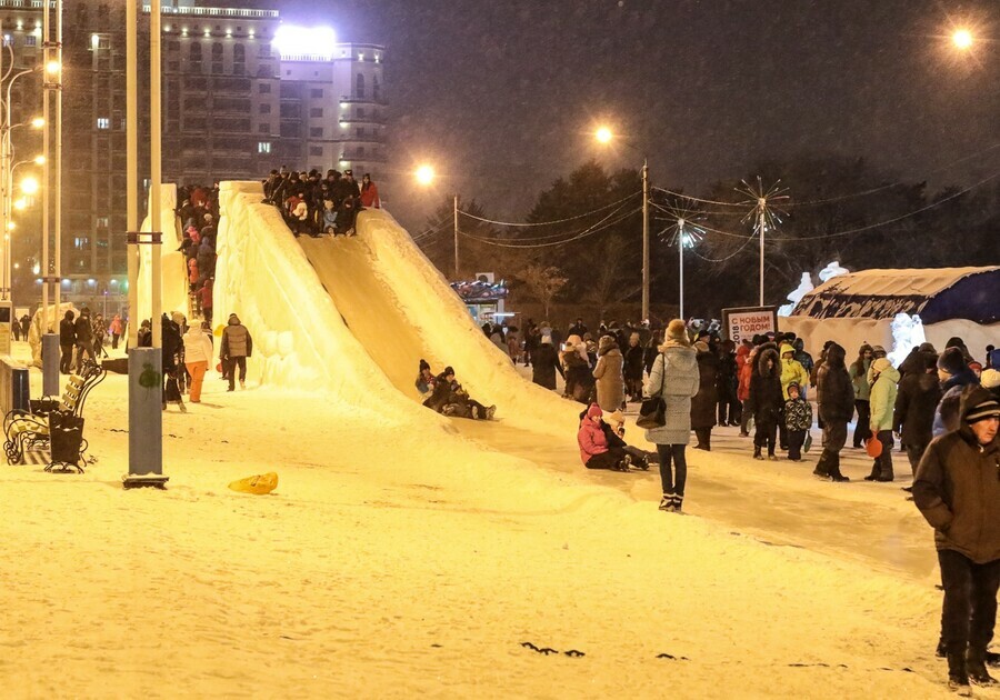 От снега к пластику как менялось новогоднее оформление города в последние годы фотоподборка