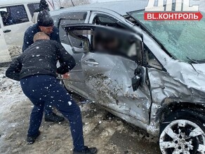 Пожарные помогали пострадавшим выбираться из покореженных авто на трассе Благовещенск  Белогорск