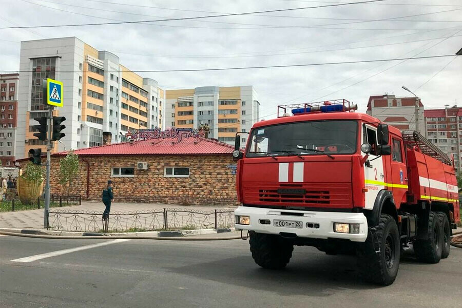 В Благовещенске загорелось кафе видео