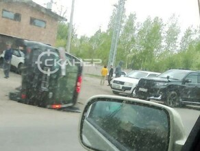 В Свободном в ДТП упал на бок автомобиль фото видео